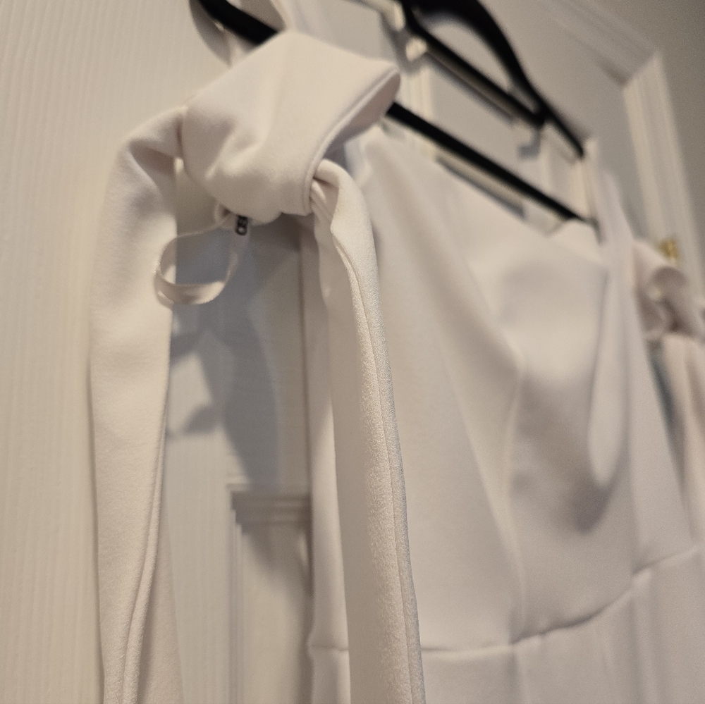 White Cold Shoulder Jumpsiut